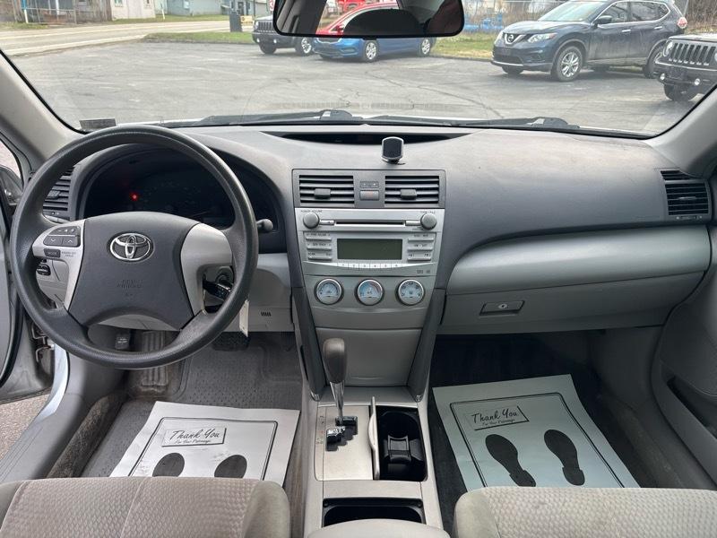 Toyota Camry Base 6-Spd AT 2011