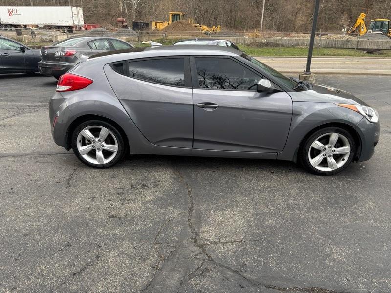 Hyundai Veloster Base 2013