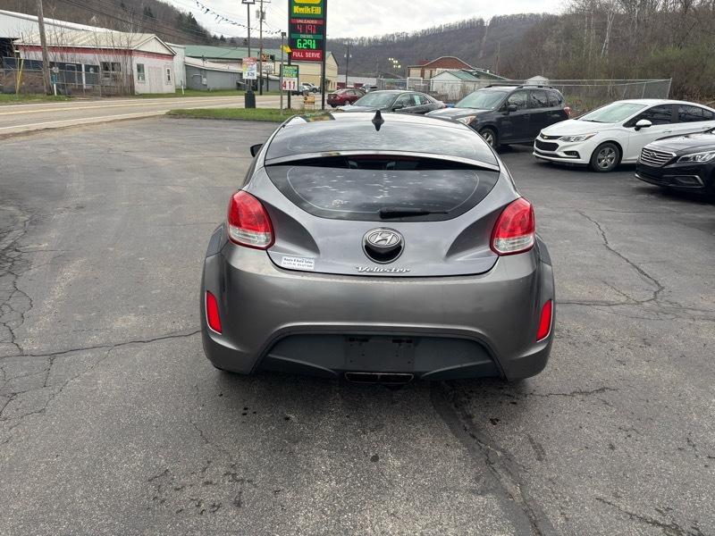 Hyundai Veloster Base 2013