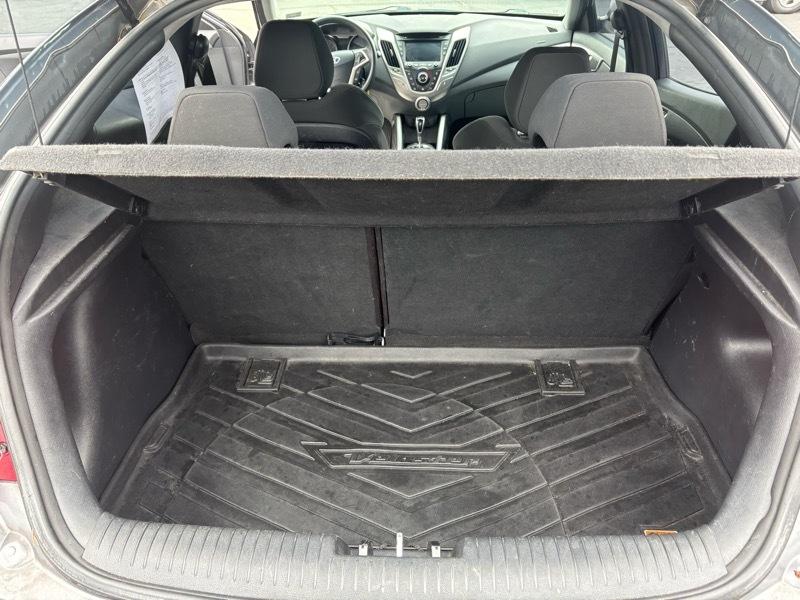 Hyundai Veloster Base 2013