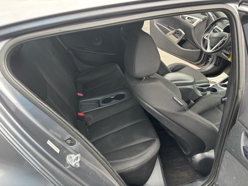 Hyundai Veloster Base 2013