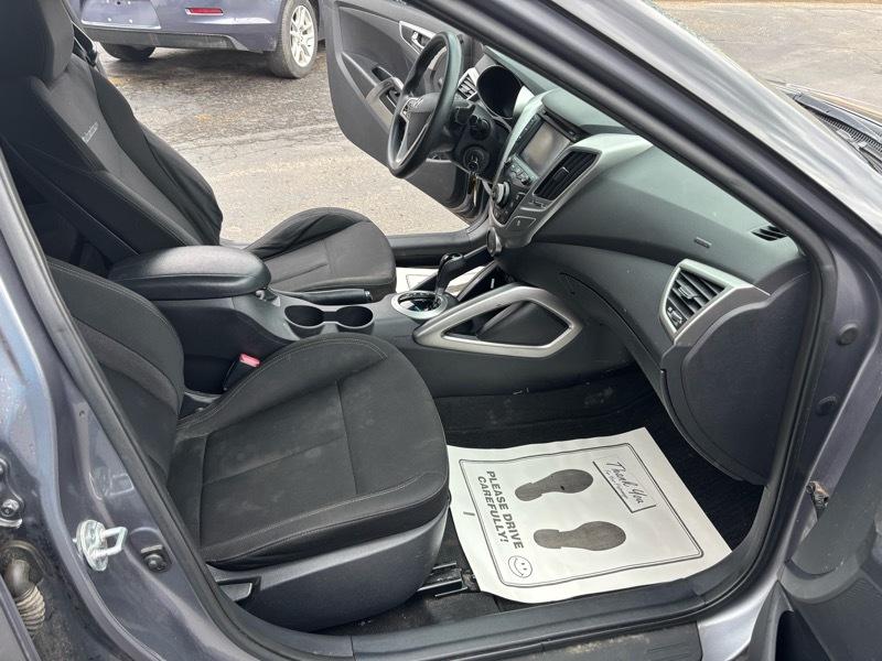 Hyundai Veloster Base 2013