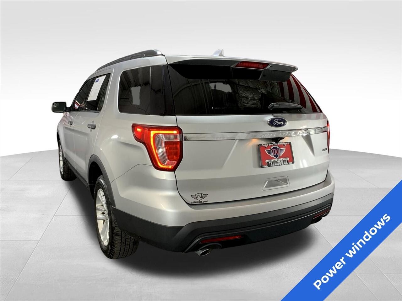 2016 Ford Explorer Base photo 3