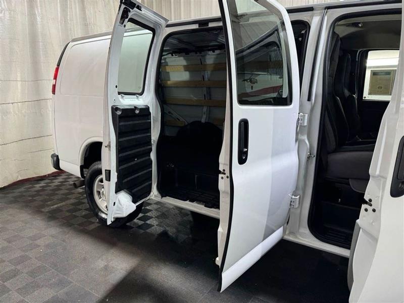 Chevrolet Express Cargo Van RWD 2500 135" 2023 Chevrolet Express Cargo Van RWD 2500 135" 2023