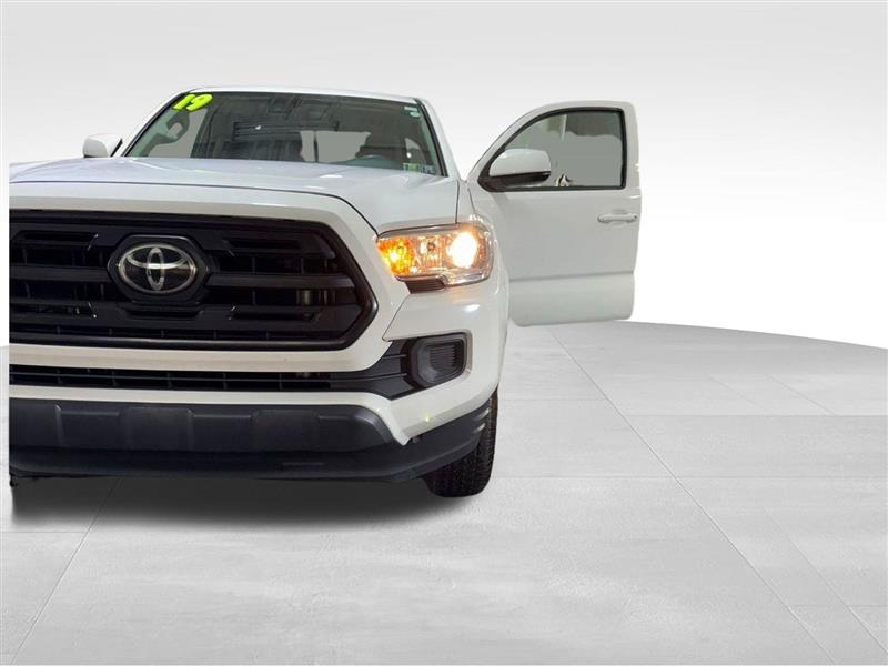 Toyota Tacoma 2WD SR5 Access Cab 6' Bed I4 AT (Natl) 2019 Toyota Tacoma 2WD SR5 Access Cab 6' Bed I4 AT (Natl) 2019