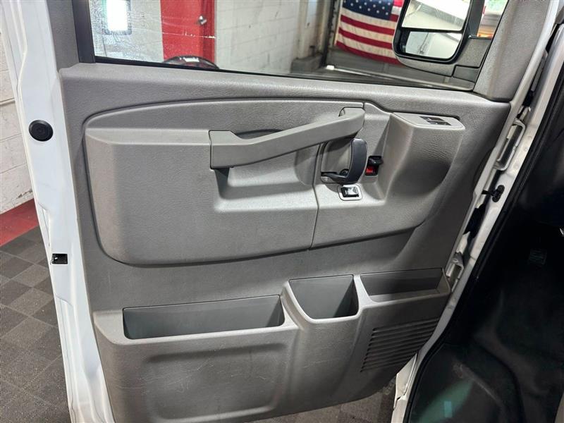 Chevrolet Express Cargo Van RWD 3500 135" 2020 Chevrolet Express Cargo Van RWD 3500 135" 2020