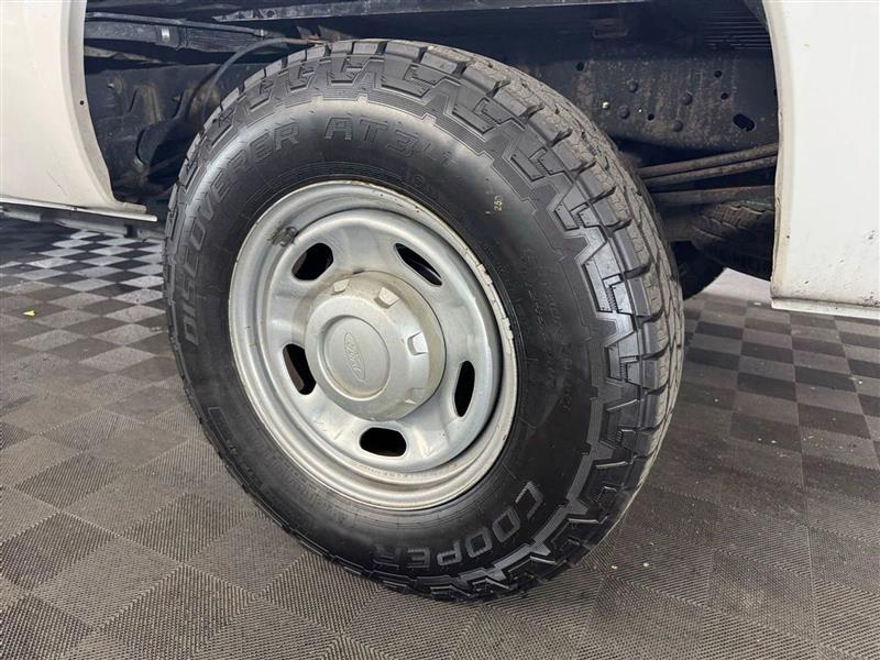 Ford Super Duty F-250 SRW 4WD Reg Cab 137" XLT 2015 Ford Super Duty F-250 SRW 4WD Reg Cab 137" XLT 2015