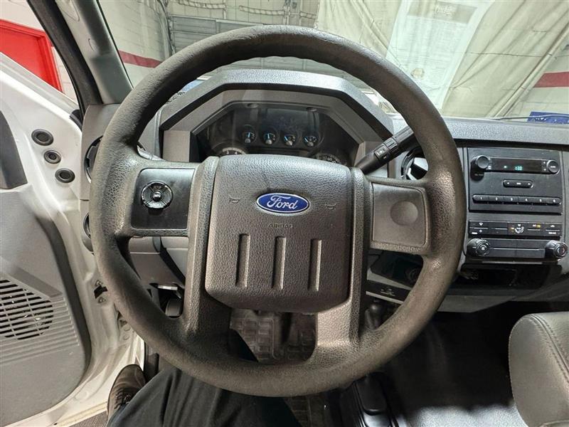 Ford Super Duty F-250 SRW 4WD Reg Cab 137" XLT 2015 Ford Super Duty F-250 SRW 4WD Reg Cab 137" XLT 2015