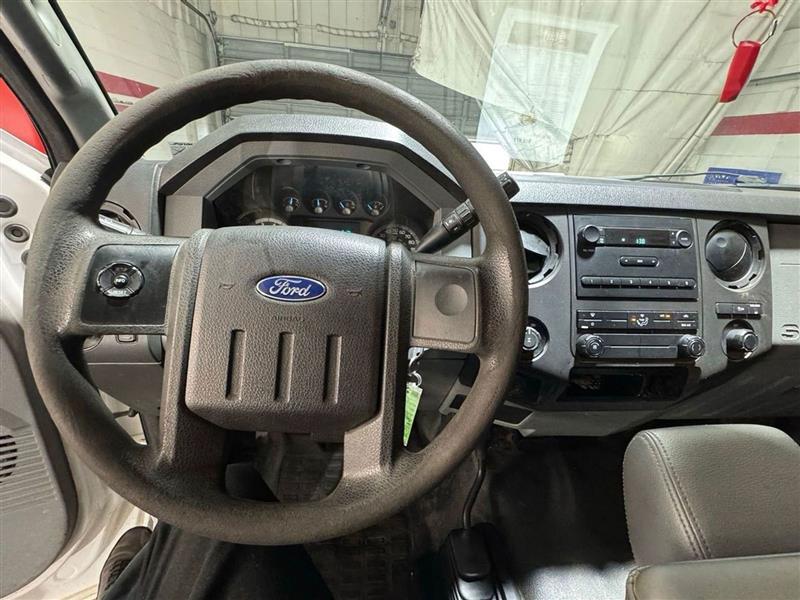 Ford Super Duty F-250 SRW 4WD Reg Cab 137" XLT 2015 Ford Super Duty F-250 SRW 4WD Reg Cab 137" XLT 2015