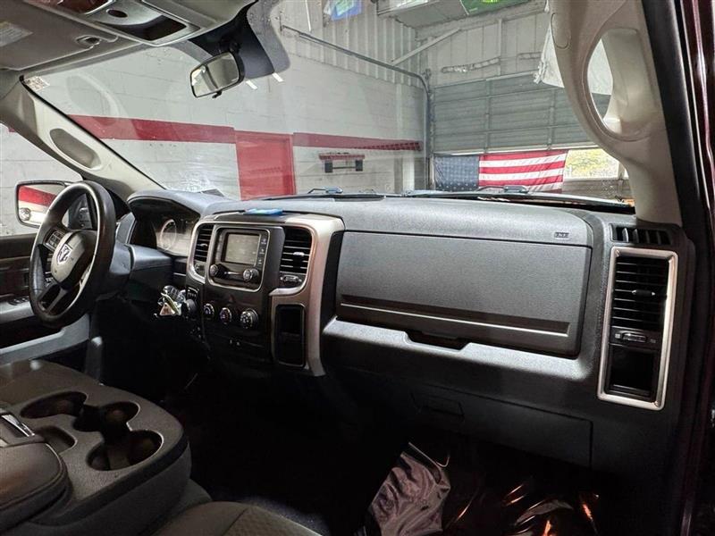 RAM 1500 SLT 4x4 Quad Cab 6'4" Box 2018 RAM 1500 SLT 4x4 Quad Cab 6'4" Box 2018