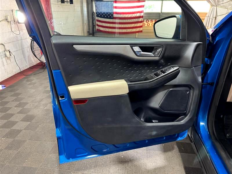 2020 Ford Escape SE photo 8