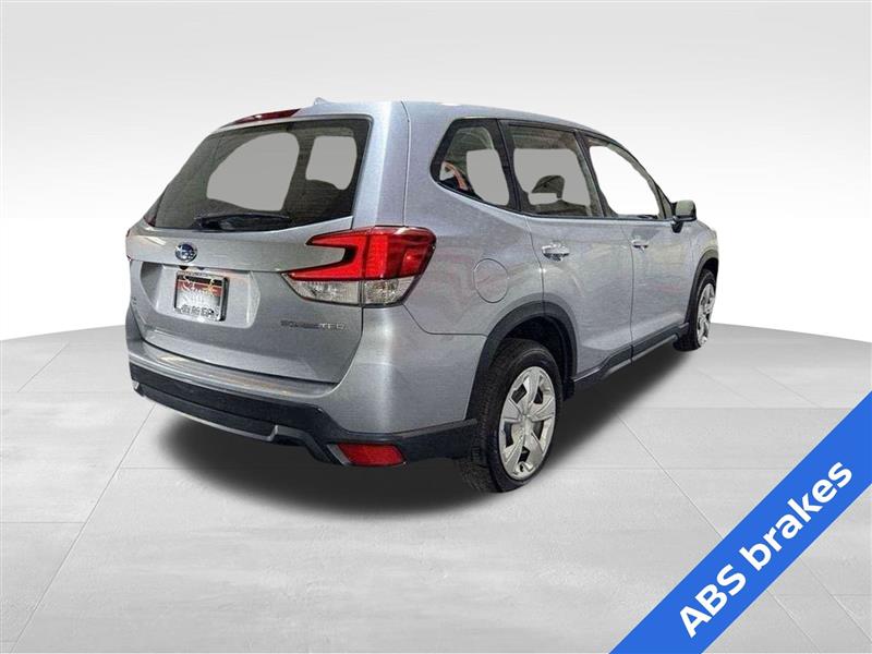 2019 Subaru Forester 2.5i photo 3