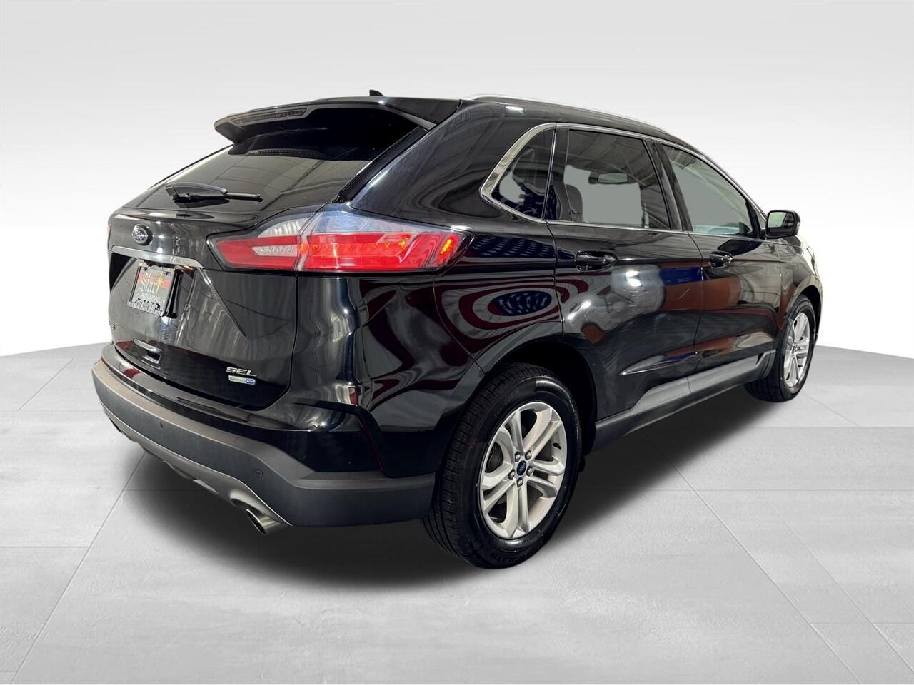 2020 Ford Edge SEL photo 2