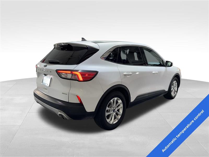 2020 Ford Escape SE photo 3