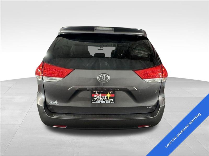 Toyota Sienna 5dr 7-Pass Van V6 LE FWD (Natl) 2011 Toyota Sienna 5dr 7-Pass Van V6 LE FWD (Natl) 2011