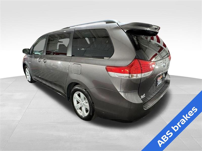 Toyota Sienna 5dr 7-Pass Van V6 LE FWD (Natl) 2011 Toyota Sienna 5dr 7-Pass Van V6 LE FWD (Natl) 2011