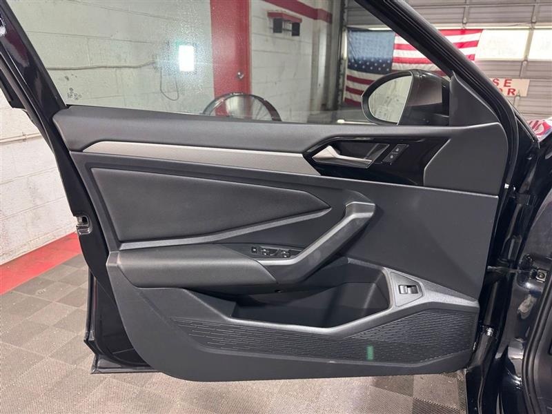 Volkswagen Jetta R-Line Auto w/SULEV 2019 Volkswagen Jetta R-Line Auto w/SULEV 2019