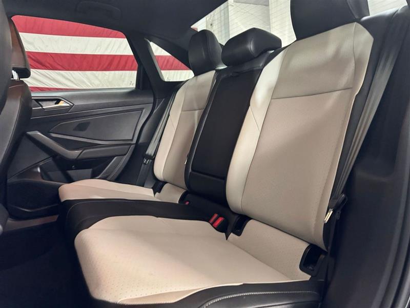 Volkswagen Jetta R-Line Auto w/SULEV 2019 Volkswagen Jetta R-Line Auto w/SULEV 2019
