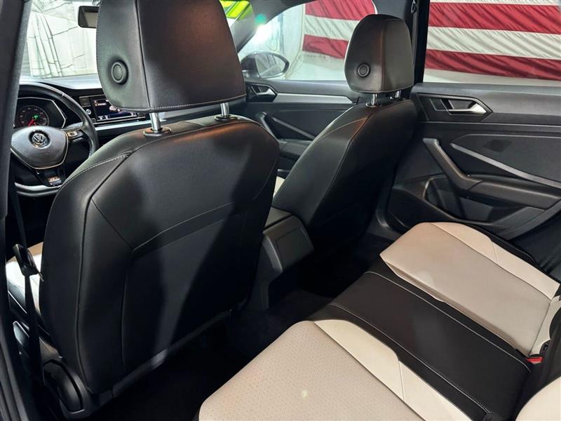 Volkswagen Jetta R-Line Auto w/SULEV 2019 Volkswagen Jetta R-Line Auto w/SULEV 2019