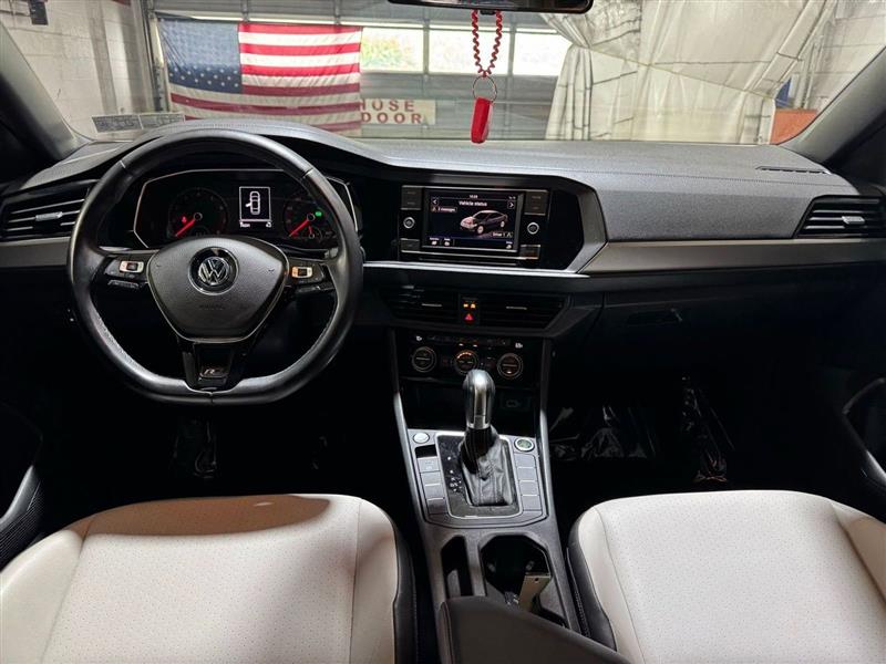 Volkswagen Jetta R-Line Auto w/SULEV 2019 Volkswagen Jetta R-Line Auto w/SULEV 2019
