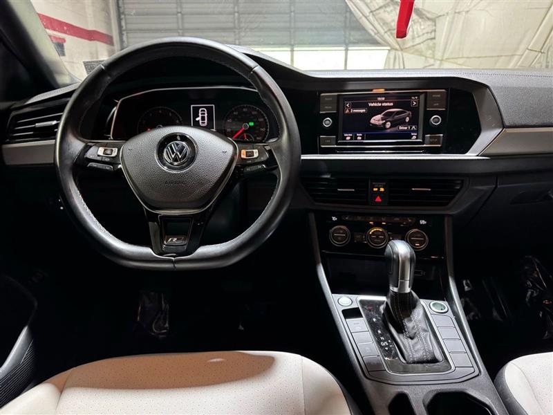Volkswagen Jetta R-Line Auto w/SULEV 2019 Volkswagen Jetta R-Line Auto w/SULEV 2019