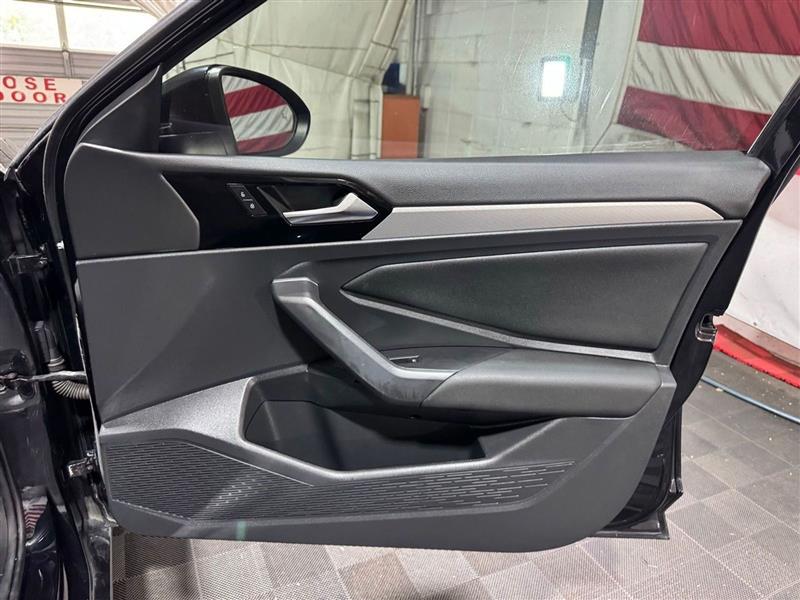 Volkswagen Jetta R-Line Auto w/SULEV 2019 Volkswagen Jetta R-Line Auto w/SULEV 2019