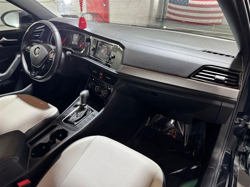 Volkswagen Jetta R-Line Auto w/SULEV 2019 Volkswagen Jetta R-Line Auto w/SULEV 2019