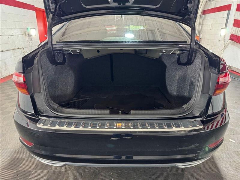 Volkswagen Jetta R-Line Auto w/SULEV 2019 Volkswagen Jetta R-Line Auto w/SULEV 2019