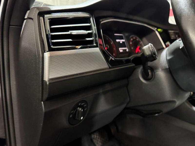 Volkswagen Jetta R-Line Auto w/SULEV 2019 Volkswagen Jetta R-Line Auto w/SULEV 2019