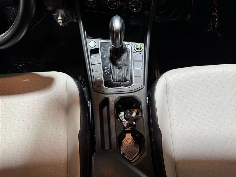 Volkswagen Jetta R-Line Auto w/SULEV 2019 Volkswagen Jetta R-Line Auto w/SULEV 2019