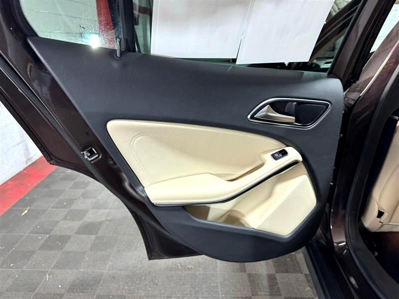 2015 Mercedes Benz GLA 250 photo 10