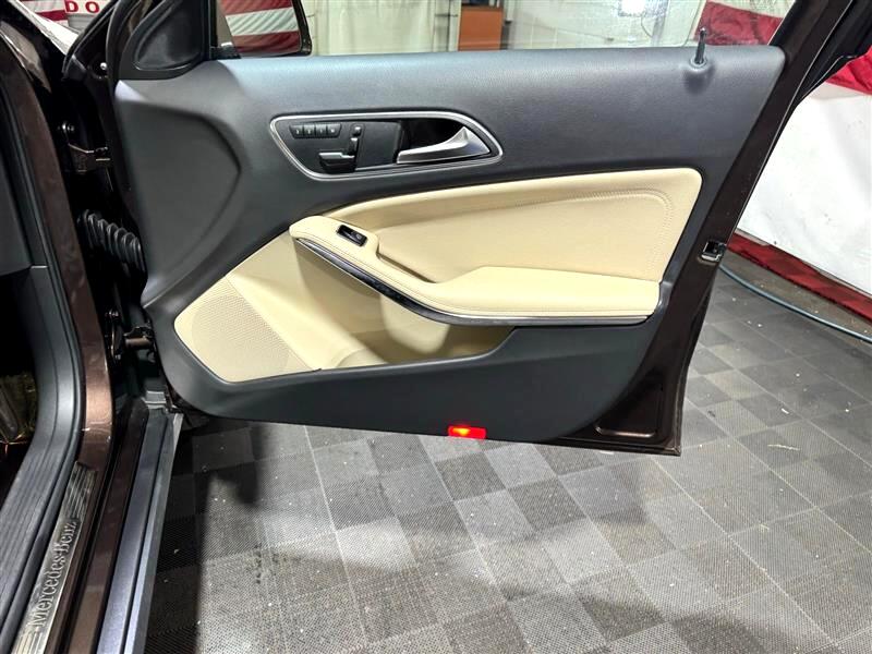 2015 Mercedes Benz GLA 250 photo 12