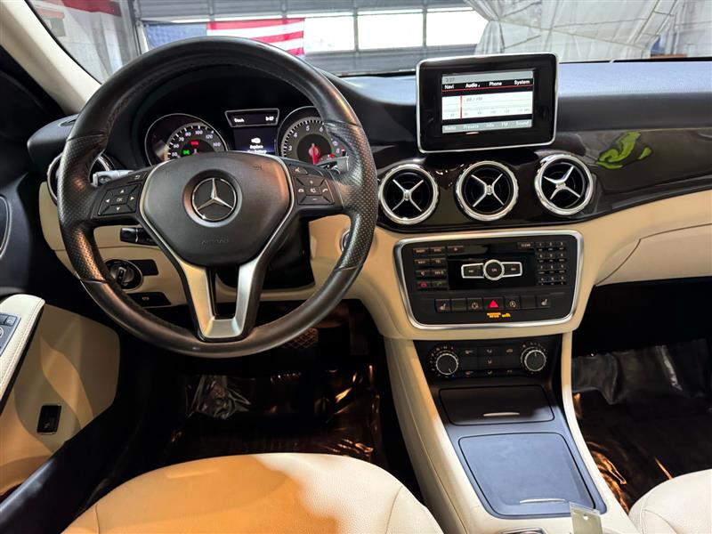 2015 Mercedes Benz GLA 250 photo 16