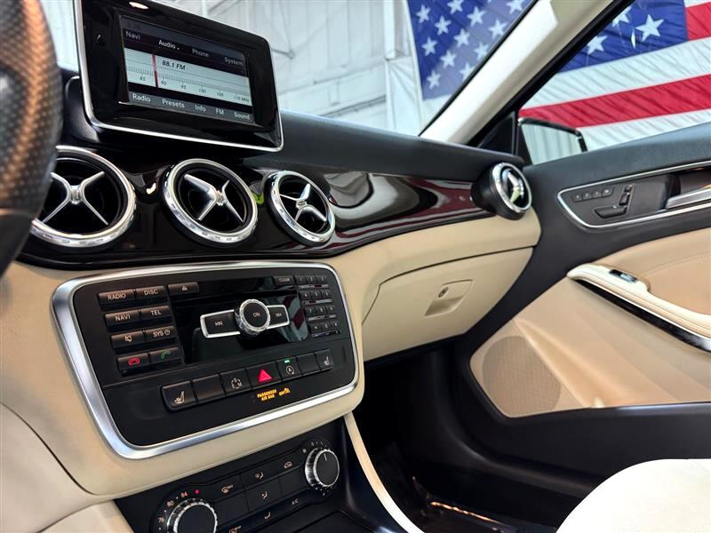 2015 Mercedes Benz GLA 250 photo 22