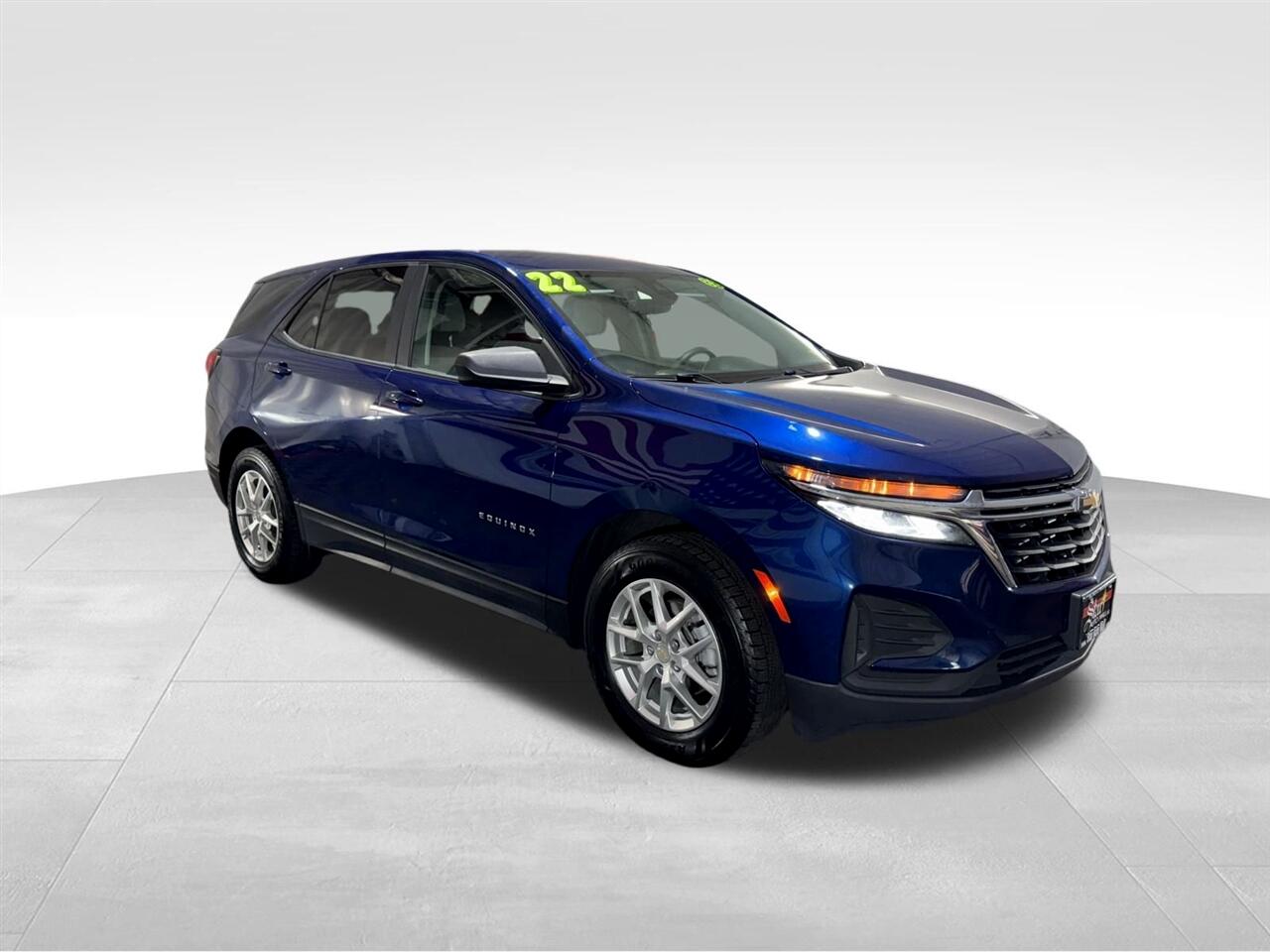 2022 Chevrolet Equinox LS photo 3