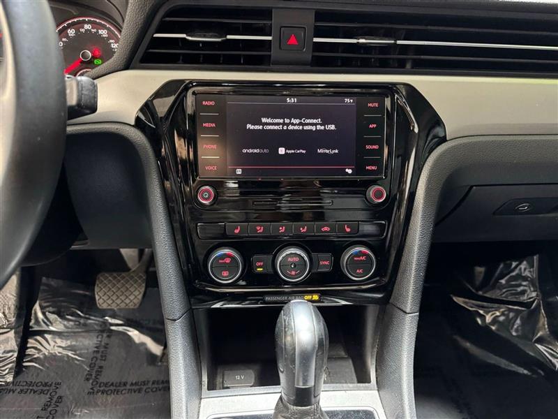 Volkswagen Passat SE 2021 Volkswagen Passat SE 2021