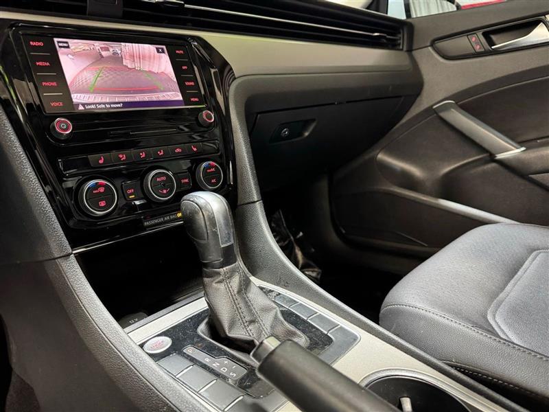 Volkswagen Passat SE 2021 Volkswagen Passat SE 2021