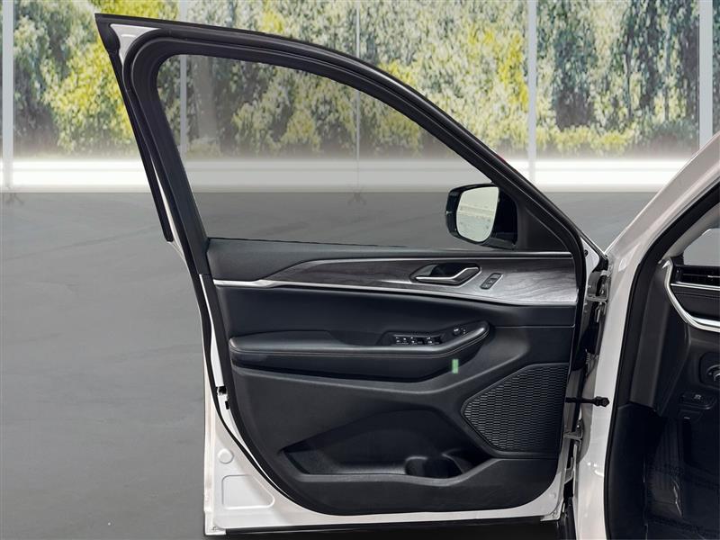 Jeep Grand Cherokee Limited 2WD 2023 Jeep Grand Cherokee Limited 2WD 2023