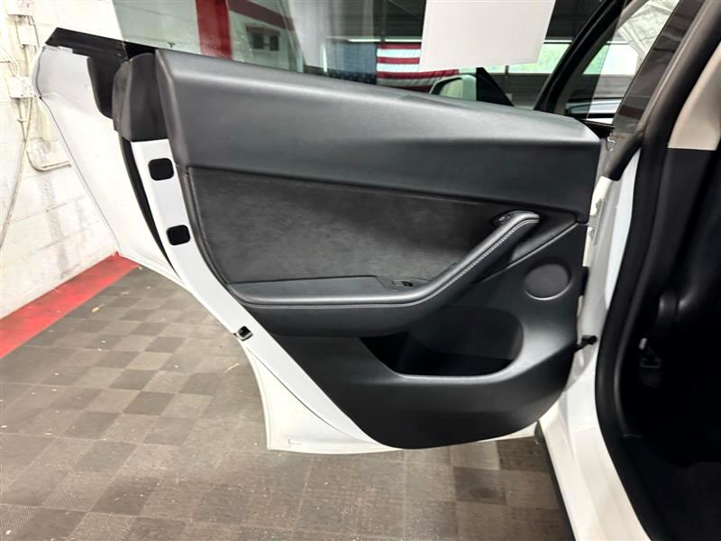 2022 Tesla Model Y Long Range photo 9