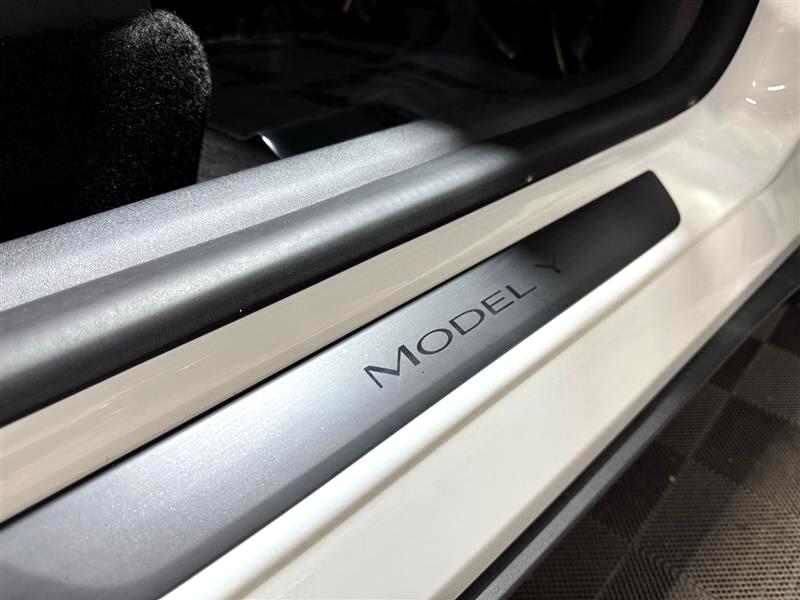 2022 Tesla Model Y Long Range photo 13
