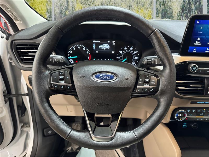 2021 Ford Escape SEL photo 17