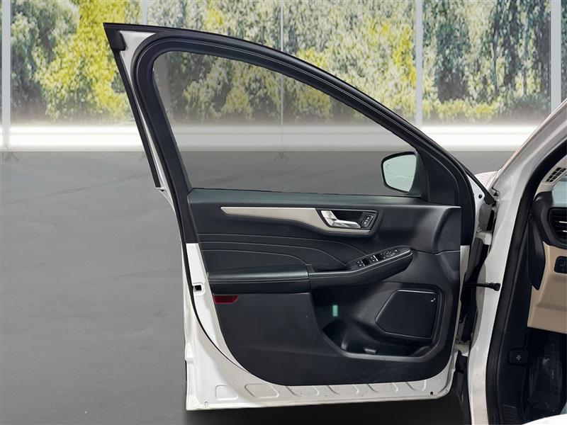 2021 Ford Escape SEL photo 19