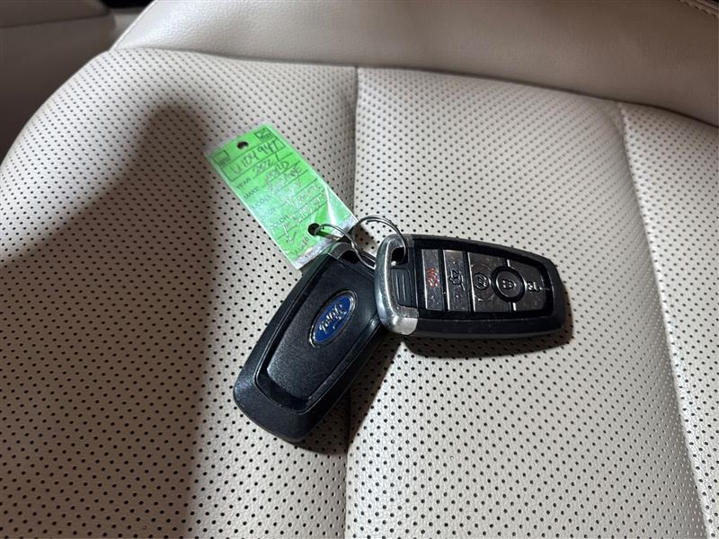 2021 Ford Escape SEL photo 27