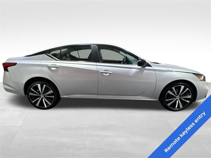 2021 Nissan Altima 2.5 SR photo 3