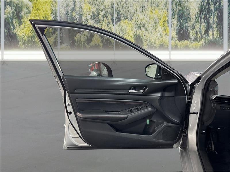 2021 Nissan Altima 2.5 SR photo 19