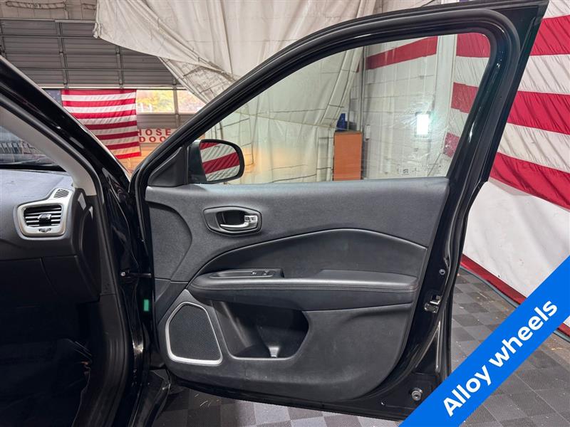 2020 Jeep Compass Latitude photo 11