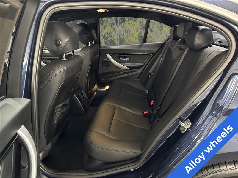 BMW 3-Series 330i xDrive SULEV Sedan 2017