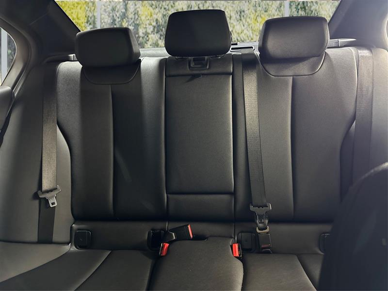 BMW 3-Series 330i xDrive SULEV Sedan 2017