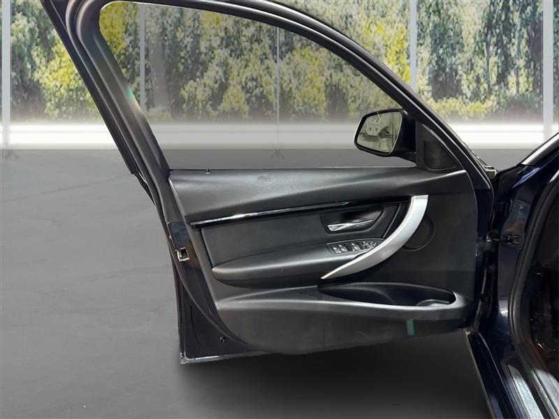 BMW 3-Series 330i xDrive SULEV Sedan 2017