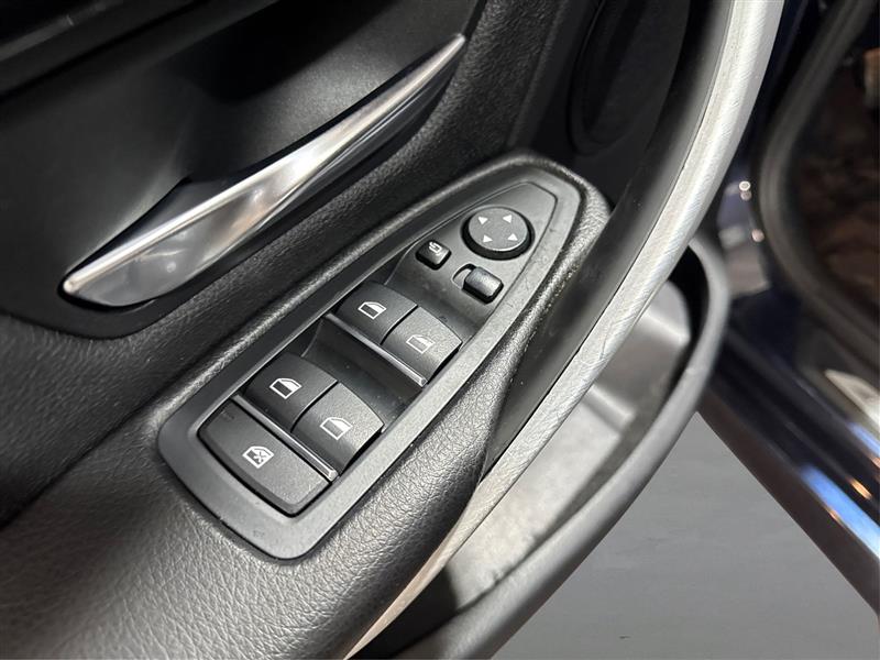 BMW 3-Series 330i xDrive SULEV Sedan 2017